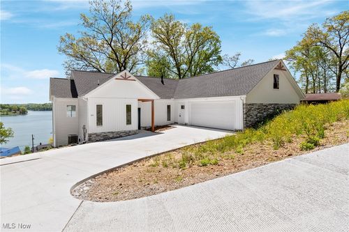 26 Oneida Trl, Malvern, OH, 44644-9563 | Card Image