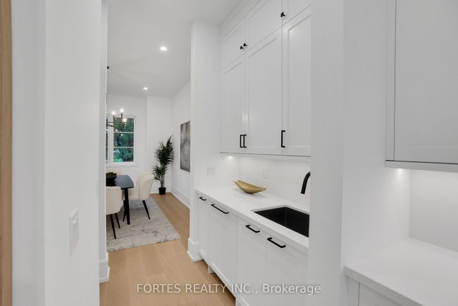 16 Cadillac Ave, House other with 5 bedrooms, 5 bathrooms and 4 parking in North York ON | Image 8