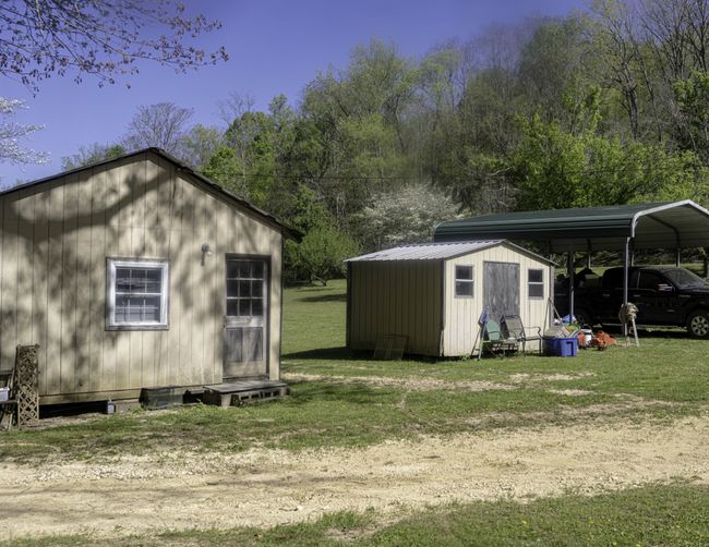 Outbuildings and Carport | Image 18