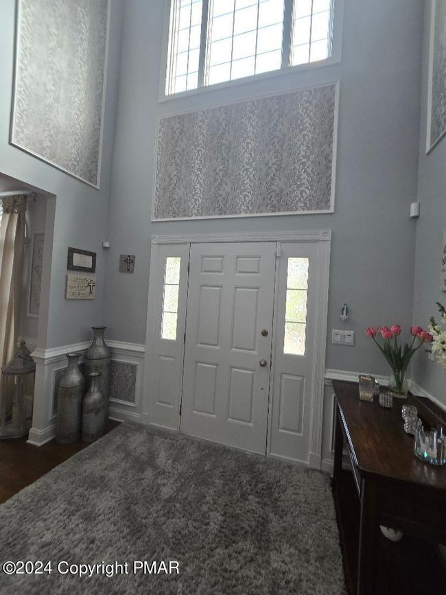 FOYER | Image 14