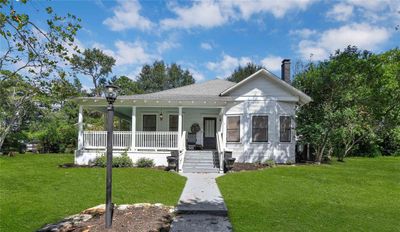 301 Slade Street, Home with 3 bedrooms, 1 bathrooms and null parking in Coldspring TX | Image 2