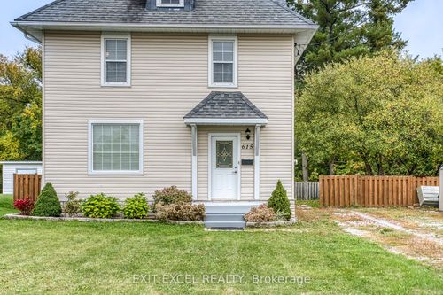 615 Moffat St, Pembroke, ON, K8A3Y2 | Card Image