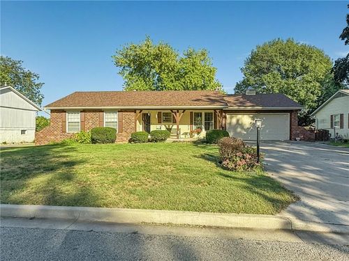 1251 E Crestview Dr, Maryville, MO, 64468-2705 | Card Image