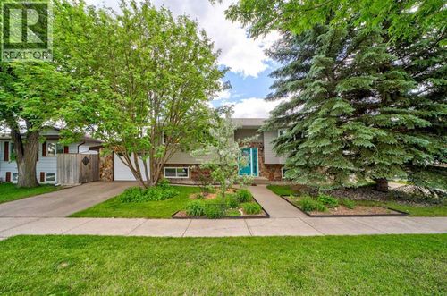 110 Temple Boulevard W, Lethbridge, AB, T1K5A3 | Card Image