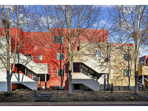 i18-910 Nw Naito Pkwy, Portland, OR, 97209 | Card Image