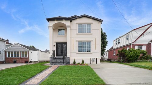 17 Hommell St S, Valley Stream, NY, 11580-2332 | Card Image