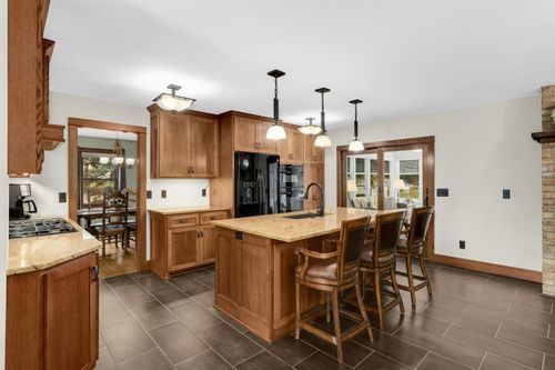 1101 Knob Hill Rd, Burnsville, MN, 55337-4328 | Card Image