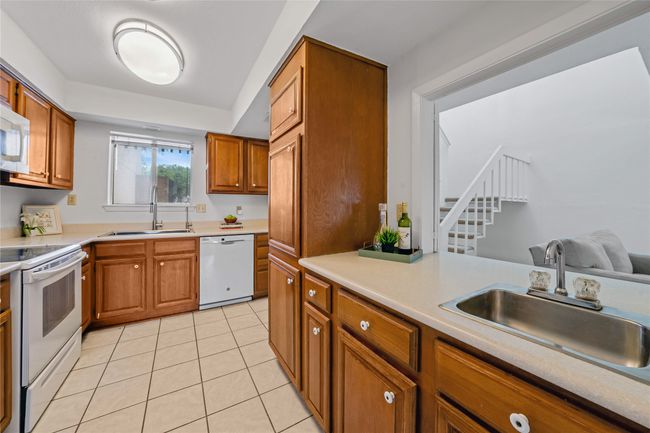 9818 Amberton Pkwy, Townhouse with 3 bedrooms, 3 bathrooms and null parking in Dallas TX | Image 12