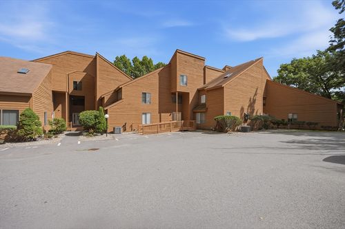 84-84 Perkins Ct, Haverhill, MA, 01832-1185 | Card Image