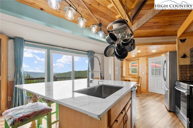 158 Longview Ct, House other with 2 bedrooms, 3 bathrooms and null parking in Seven Devils NC | Image 12