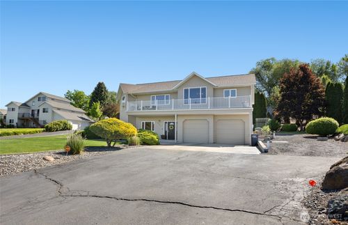927 Easy St Ne, Moses Lake, WA, 98837-9081 | Card Image
