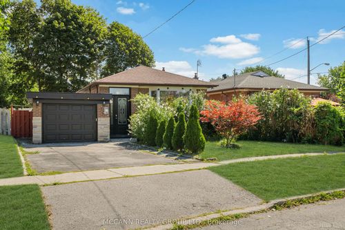 17 Barlow Rd, Scarborough, ON, M1G2B5 | Card Image