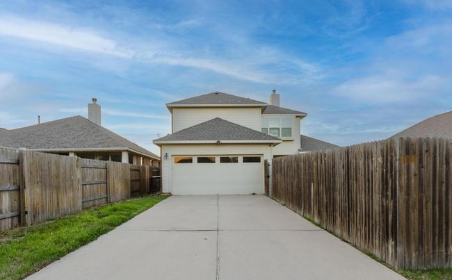 Rear facing garage with alley | Image 40