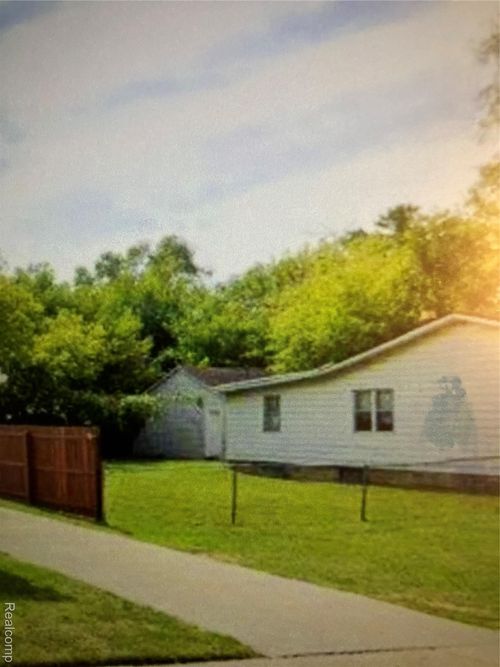 6808 Studebaker Ave, Warren, MI, 48091-4977 | Card Image