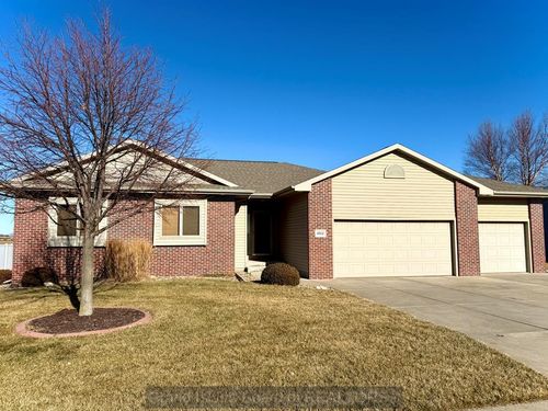 4012 Indianhead Dr, Grand Island, NE, 68803-6431 | Card Image