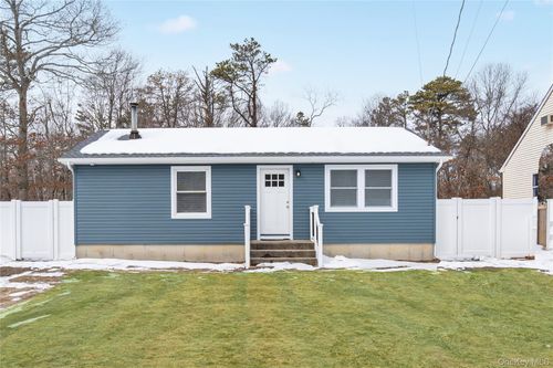 16 Market St, Mastic Beach, NY, 11951-1201 | Card Image