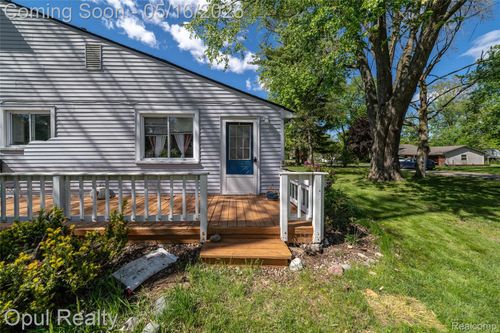 21001 Parker St, Farmington Hills, MI, 48336-5165 | Card Image