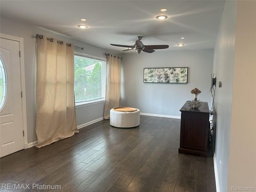 9927 Glasgow Dr, Brighton, MI, 48114-8610 | Card Image