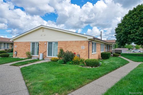 19337 E 13 Mile Rd, Roseville, MI, 48066-5308 | Card Image