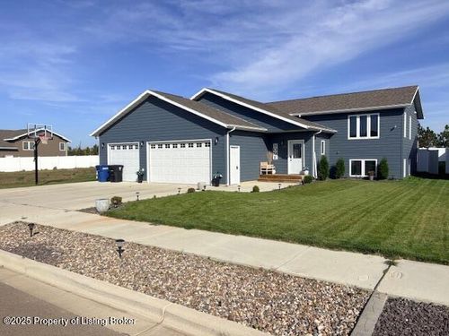 3294 Lyons Ave, Dickinson, ND, 58601-7829 | Card Image