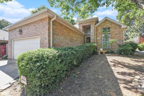 5924 Canberra Ln, Arlington, TX, 76017-1052 | Card Image