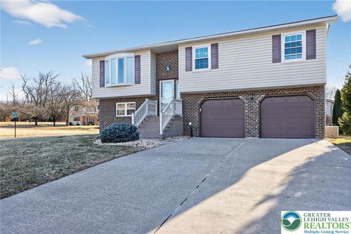 386 Johnston Dr, Bethlehem, PA, 18017-1765 | Card Image