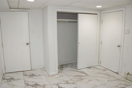 16 Shelley Pl, Huntington Station, NY, 11746-3426 | Card Image