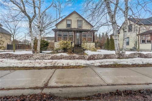 42 Sanders St, Tillsonburg, ON, N4G1H6 | Card Image