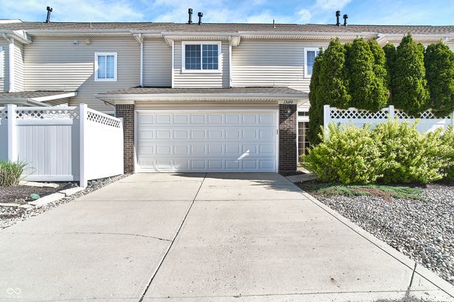 13499 Molique Blvd, Townhouse with 2 bedrooms, 3 bathrooms and null parking in Fishers IN | Image 21