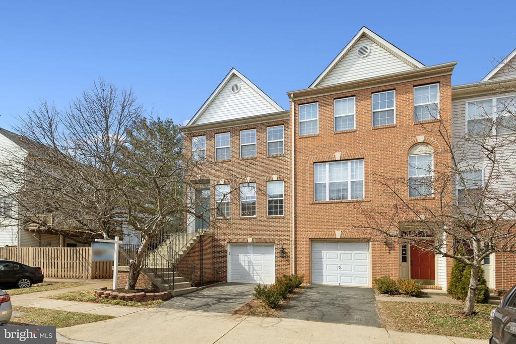 21497 Rusty Blackhaw Square, For Sale in STERLING - Zoocasa