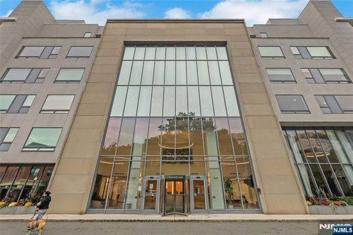 3 Somerset Ln, Edgewater, NJ, 07020-2419 | Card Image