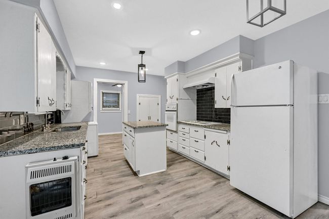110 W Moore St, House other with 2 bedrooms, 2 bathrooms and null parking in Sherman TX | Image 9