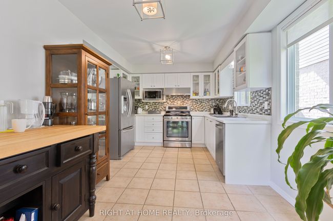 82 Rossmore Crt, House other with 3 bedrooms, 2 bathrooms and 2 parking in London ON | Image 26
