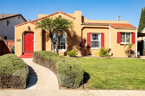 121 W Fairview Blvd, Inglewood, CA, 90302-1202 | Card Image