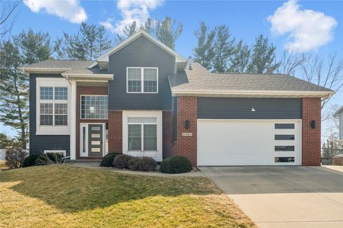 2385 Wolf Creek Trl, Hiawatha, IA, 52233-7907 | Card Image