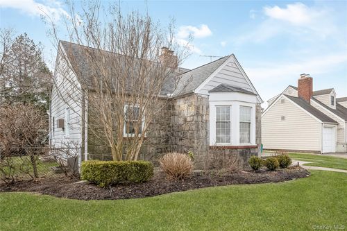 124 Greystone Rd, Rockville Centre, NY, 11570-4515 | Card Image