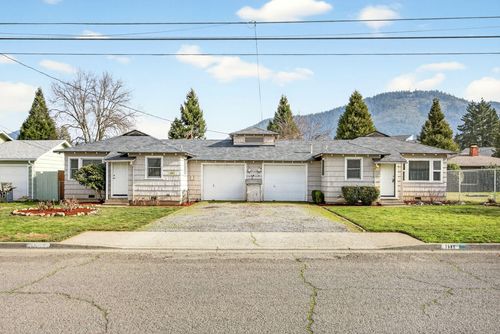 1595 Cloverlawn Dr, Grants Pass, OR, 97527-4960 | Card Image