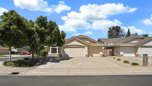 8992 Panamint Ct, Elk Grove, CA, 95624-3713 | Card Image