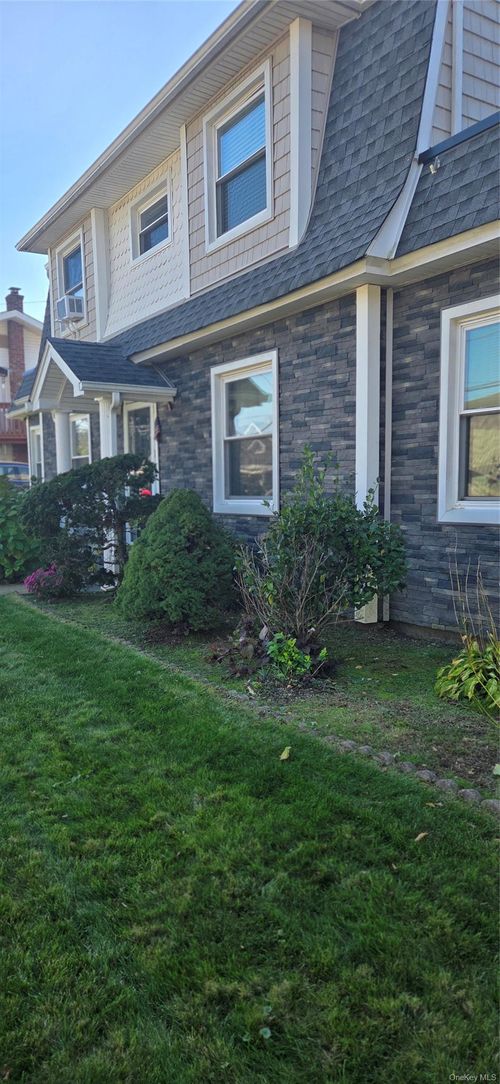 2 Sportsmans Ave, Freeport, NY, 11520-5006 | Card Image