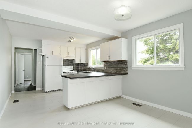 384 Tremblay Rd, Home with 5 bedrooms, 2 bathrooms and 6 parking in Ottawa ON | Image 7