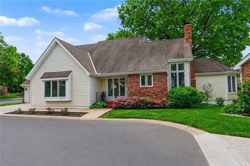 4530 W 90th St, Prairie Village, KS, 66207-2327 | Card Image
