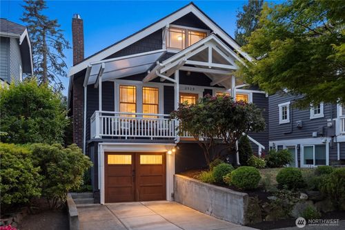 3929 Ashworth Avenue N, Seattle, WA, 98103 | Card Image