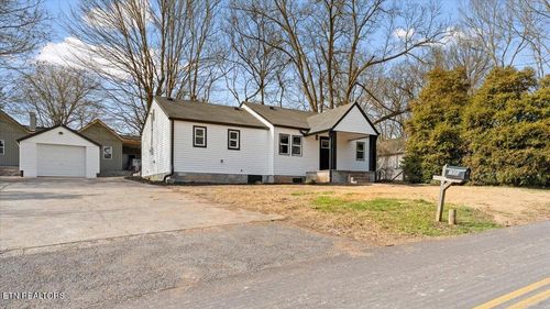 105 Lenoir St, Sweetwater, TN, 37874-2108 | Card Image
