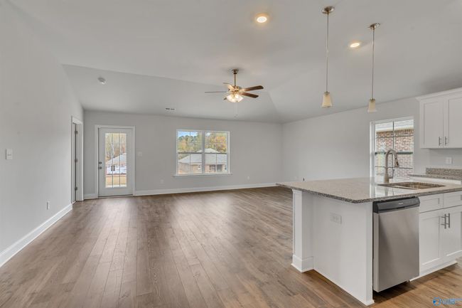 6105 Eagle Point Cir Se, House other with 3 bedrooms, 2 bathrooms and null parking in Owens Cross Roads AL | Image 5