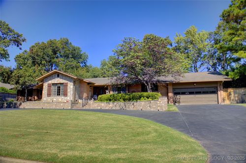 2879 E 34th St, Tulsa, OK, 74105-2919 | Card Image