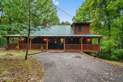 1521 Dawn Ln, Sevierville, TN, 37876-7425 | Card Image