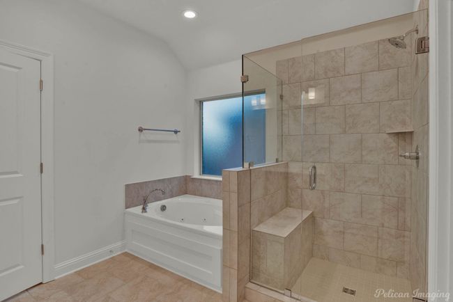 Primary Bathroom | Image 19