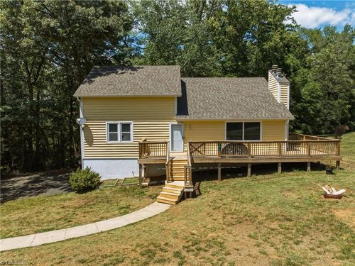 424 West Street, King, NC, 27021 | Card Image