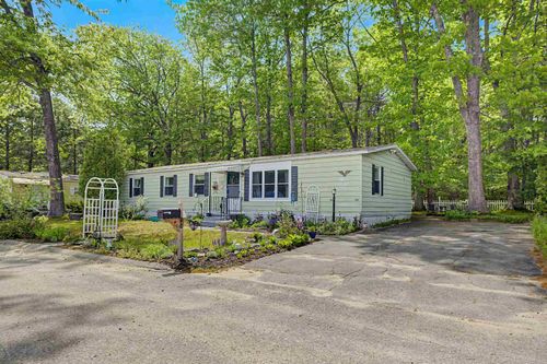 143 Robin Hood Dr, Exeter, NH, 03833-4161 | Card Image