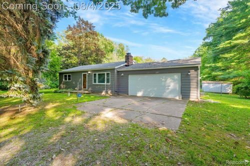 16075 Crest Dr, Linden, MI, 48451-8670 | Card Image
